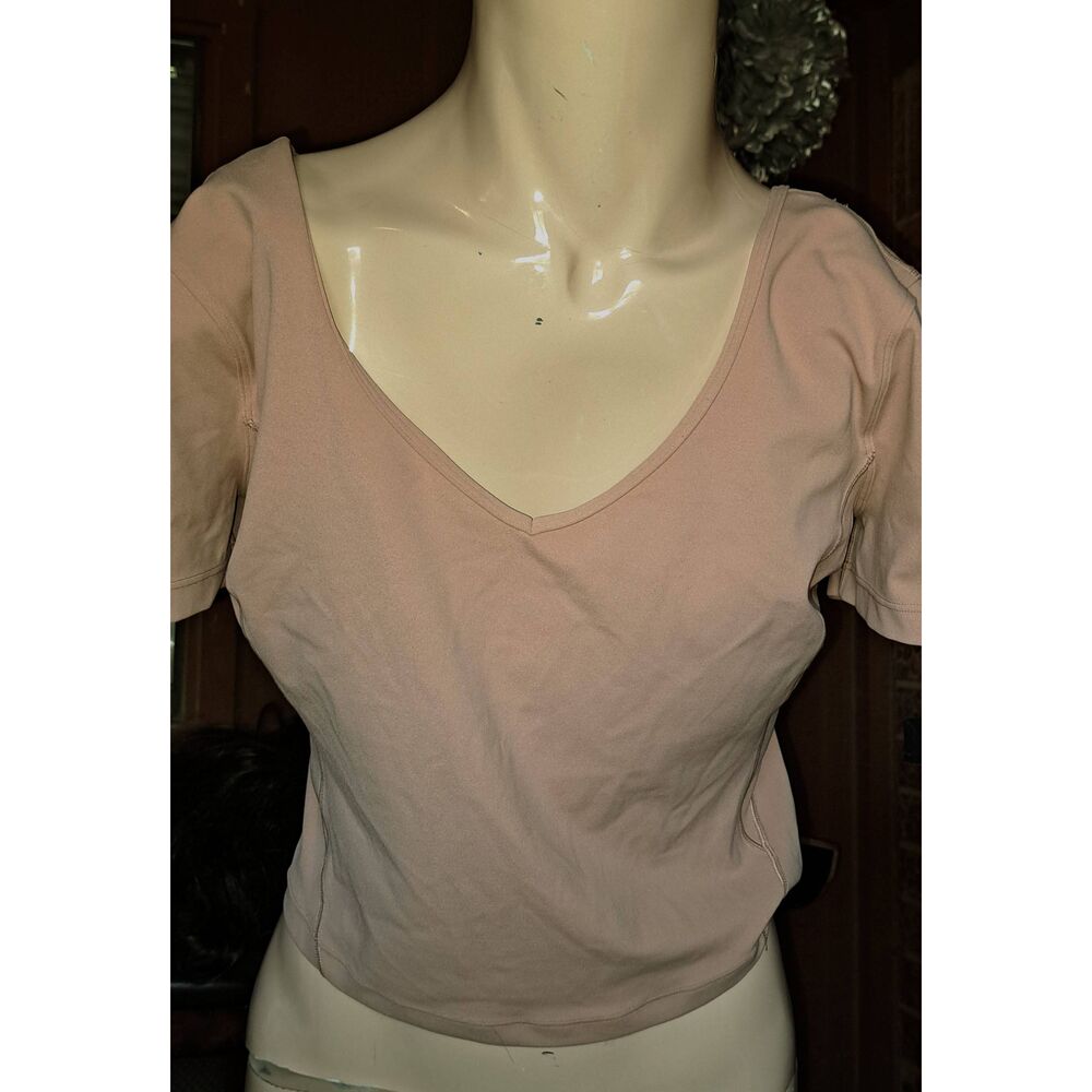 Lululemon Women’s Size 10 Tan Cropped Short Sleeve V-Neck Athletic Top